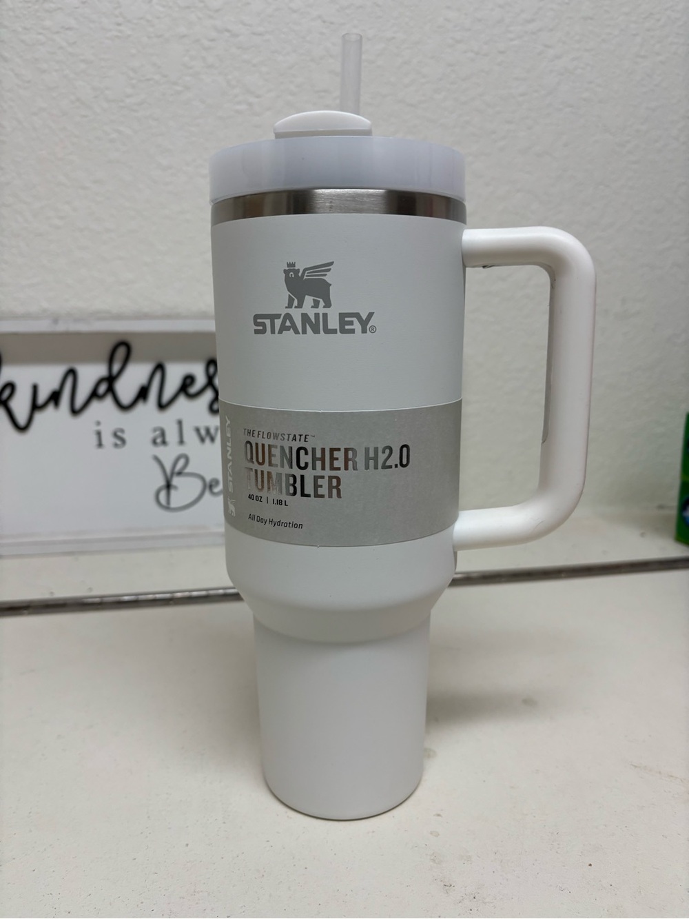 Stanley White Quencher H2.0 Tumbler with Handle and Straw Lid